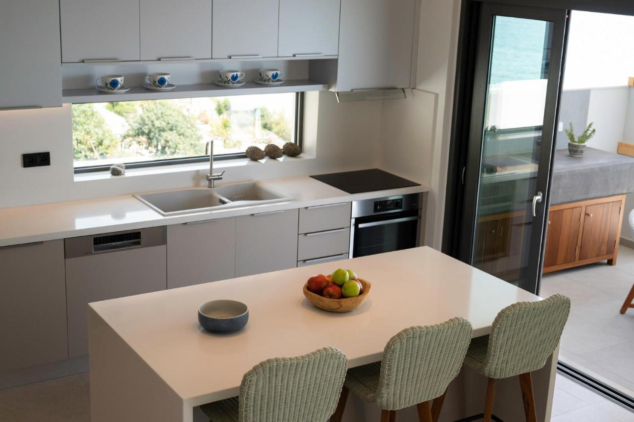 Rozites Luxury Beachfront Villa, By Hellocrete Kerames Екстериор снимка